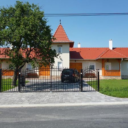 Nagybajcsi Koertefa Vendeghaz Apartment Exterior photo